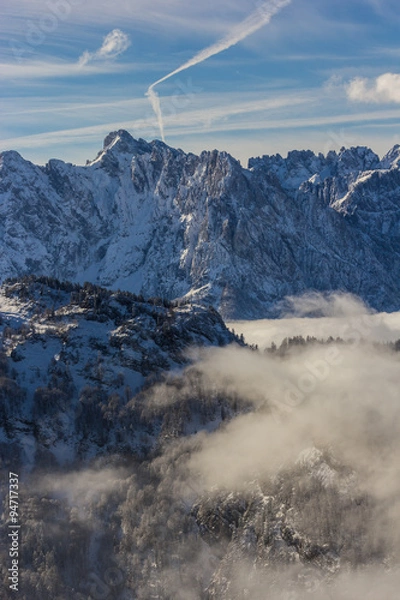 Obraz góry w chmurach
