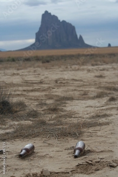 Obraz littered ship rock