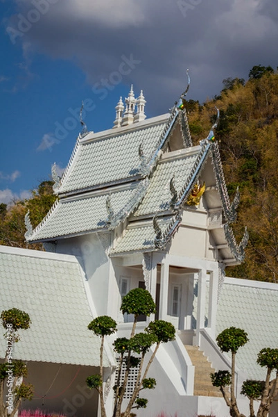 Obraz The temple's chapel has a beautiful white roof.
