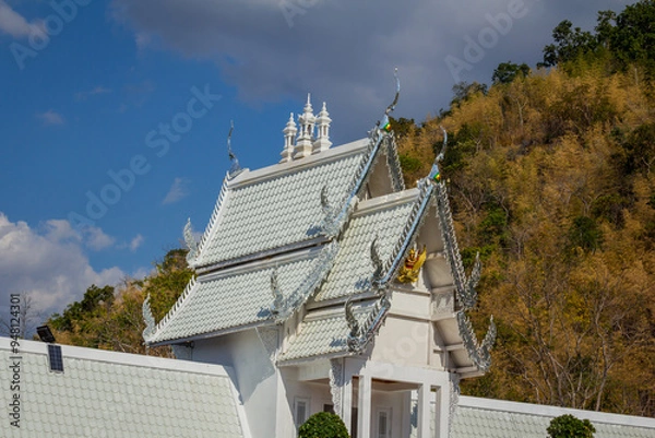 Obraz The temple's chapel has a beautiful white roof.
