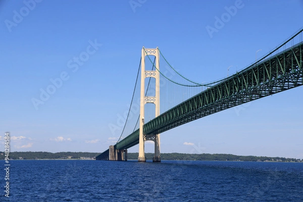 Obraz The Mackinac Bridge is a suspension bridge that connects the Upper and Lower peninsulas of the U.S. state of Michigan. It spans the Straits of Mackinac.