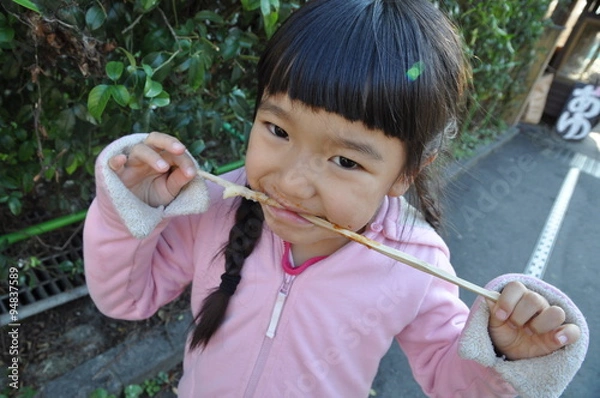 Obraz 食べる　少女