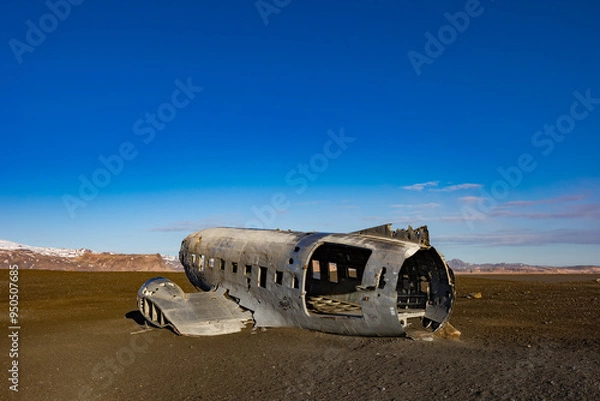 Obraz abandoned crashed plane in Iceland