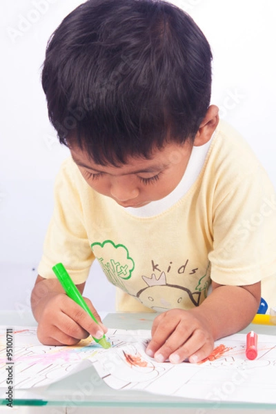 Fototapeta a little asian boy paint color on white paper on white backgroun