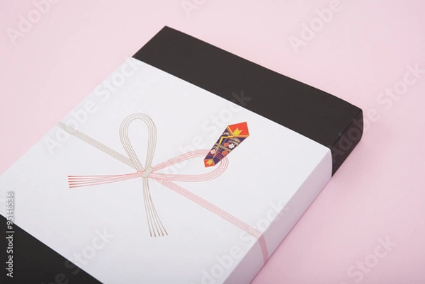Obraz のし紙のついた黒い箱のギフト