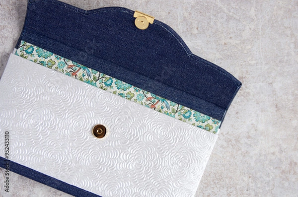 Fototapeta カルトナージュ　エレガントな三つ折りファイルフォルダー