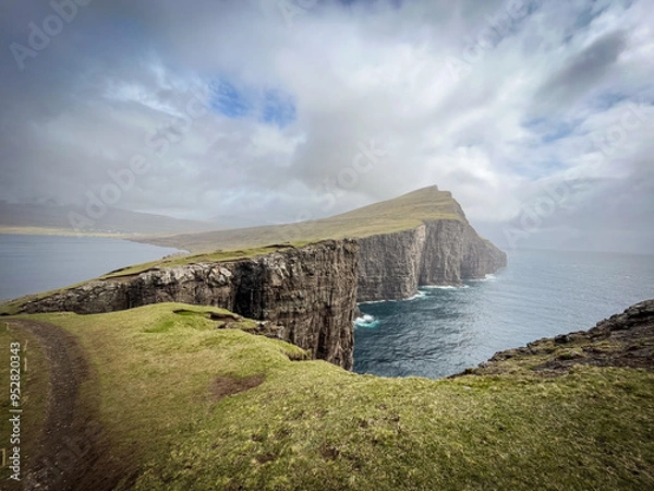 Obraz Sørvágsvatn, lake hanging above an ocean, Faroe Islands