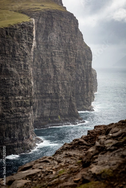 Obraz Sørvágsvatn, lake hanging above an ocean, Faroe Islands