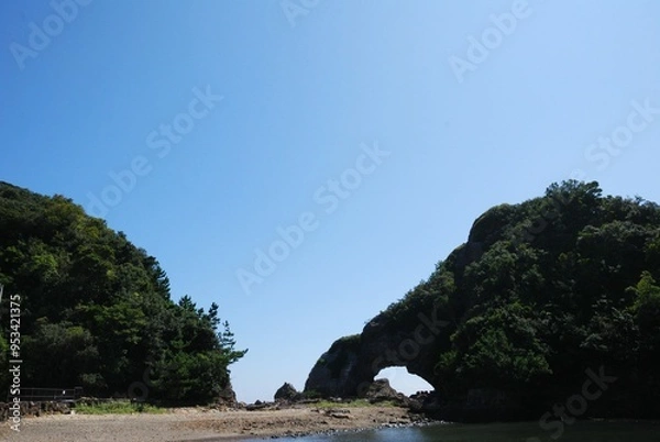 Fototapeta 巨岩がきれいな海