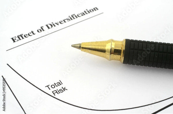 Fototapeta business chart with total risk and ballpoint pen