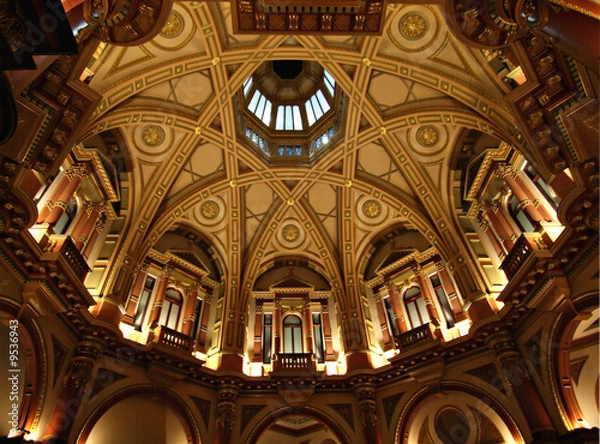 Fototapeta Ozdobny sufit kopuły w starych komnatach bankowych
