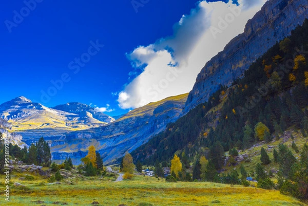 Fototapeta Beautiful path located in the Ordesa National Park.