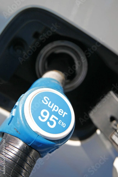 Fototapeta Super E10 Tankpistole im Tank