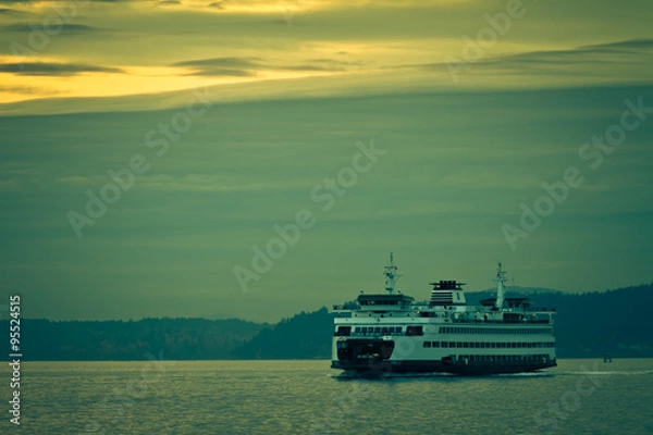 Obraz Crossing the Sound / A ferry crosses the Puget Sound near Seattle as the sun sets.
