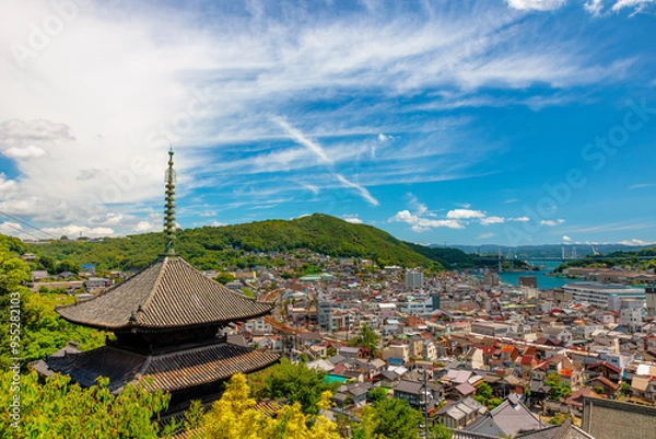 Obraz 天寧寺の三重塔と尾道の町並み(広島県尾道市)