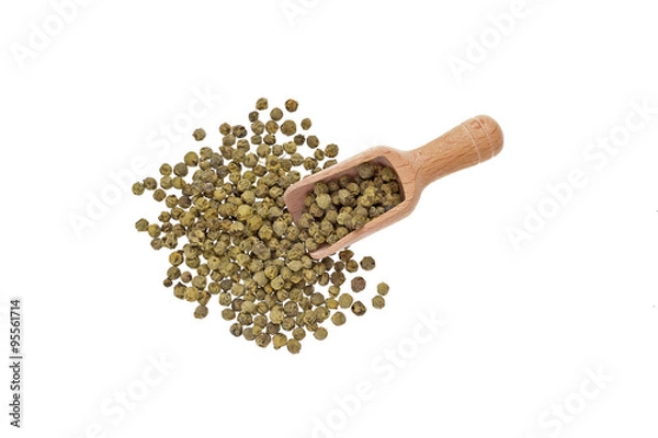 Fototapeta grüner Pfeffer auf weissen Hintergrund mit Holzlöffel