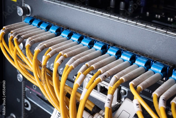 Obraz Fiber optic connecting on core network swtich