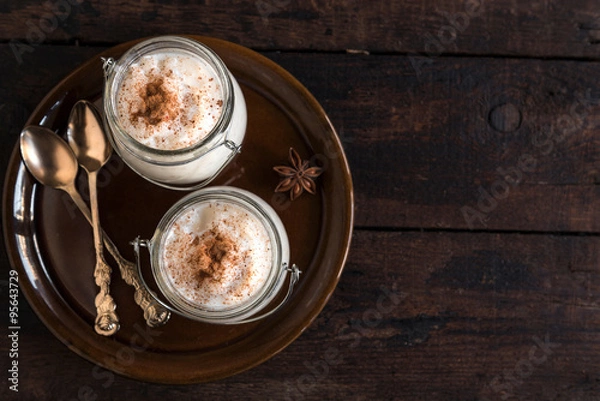 Obraz Podawany kremowy pudding ryżowy