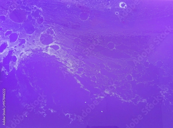 Fototapeta 泡のある紫の水面