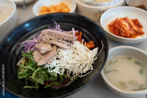 Fototapeta 비빔 고기국수