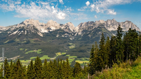 Obraz Idyllisches Bergpanorama mit blauem Himmel und Blick auf den Wilden Kaiser