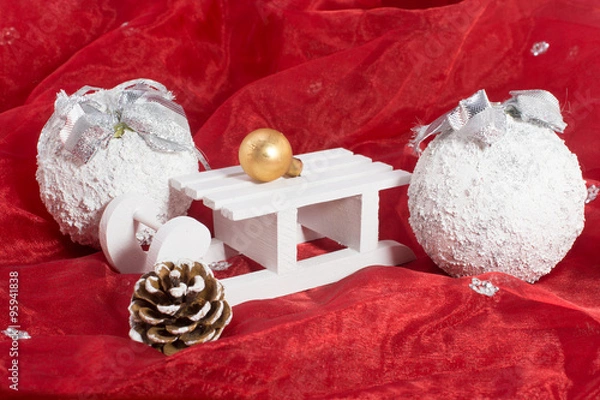 Obraz Weihnachtsdekoration auf rotem Tüll