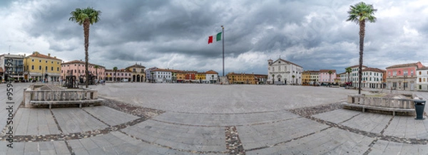 Fototapeta Panoramic view of the hexagonal parade ground of Palmanova with palm trees and Italian flag