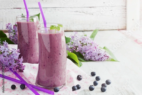 Obraz fresh smoothie with blueberries