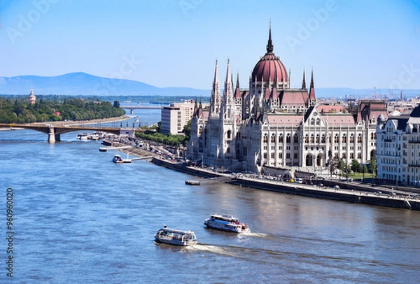 Obraz ブダ王宮から眺める世界遺産のハンガリー国会議事堂とドナウ川