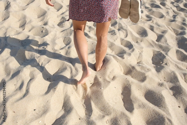 Obraz Barefoot Walk on Sandy Beach