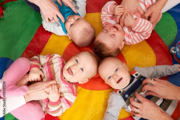 Fototapeta Dzieci bawiące się w przedszkolu Playgroup