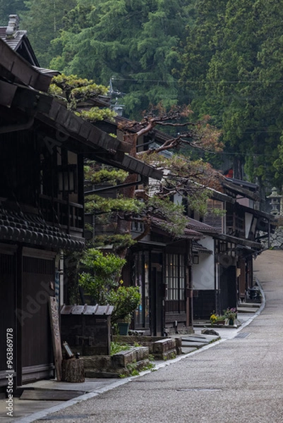 Fototapeta 日本　長野県塩尻市奈良井にある中山道の宿馬町、奈良井宿の町並み
