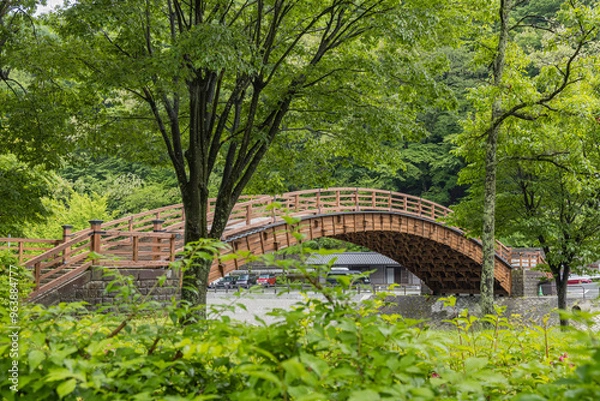 Fototapeta 日本　長野県塩尻市奈良井にある中山道の宿馬町、奈良井宿の奈良井川に架かる木曽の大橋