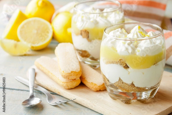 Fototapeta Cytrynowe tiramisu w szklance