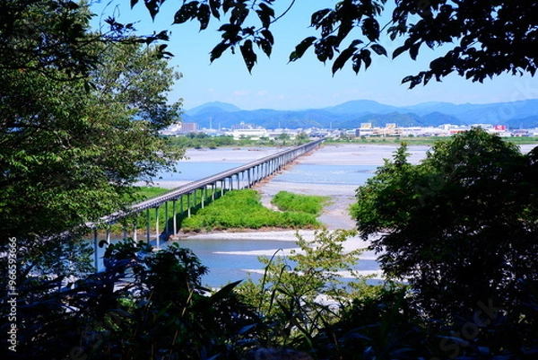 Obraz 世界に誇る木造歩道橋 - 蓬莱橋と大井川の風景