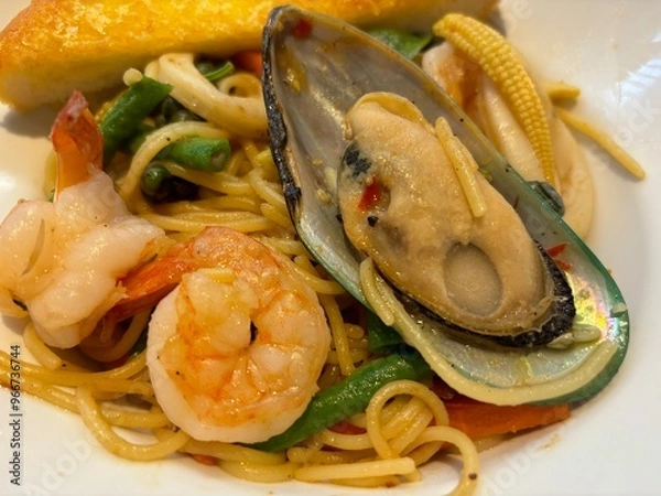 Obraz Stir-fried seafood macaroni