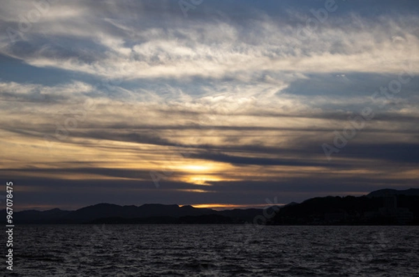 Obraz 湖に沈む美しい夕陽