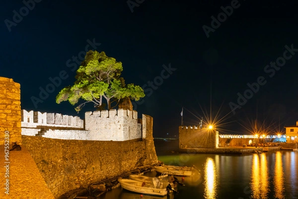Fototapeta Night view of the port of Nfpaktos in Greece.
