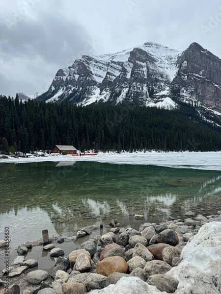 Fototapeta White capped mountains
