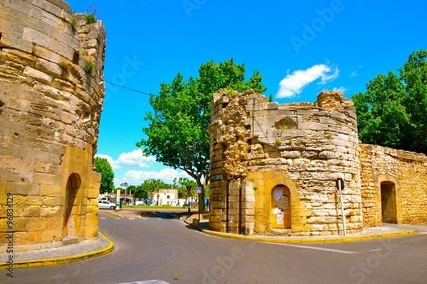 Fototapeta Driving Through Arles