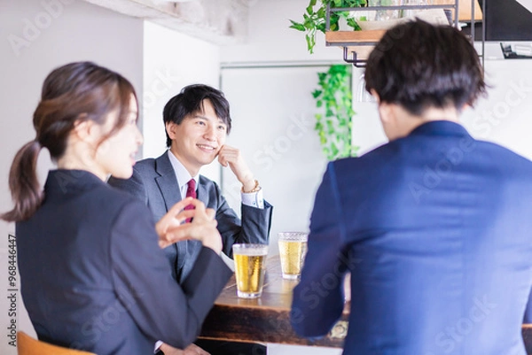 Obraz 飲み会をする男女のビジネスパーソン