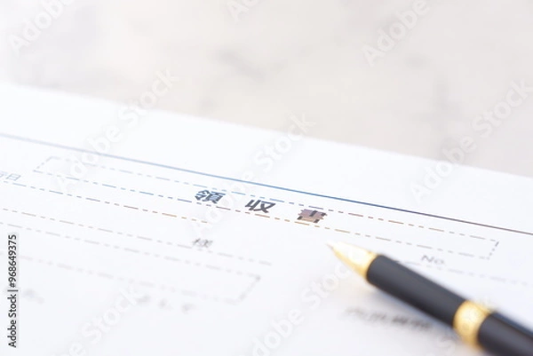 Fototapeta ビジネスに必須の領収書を書く
