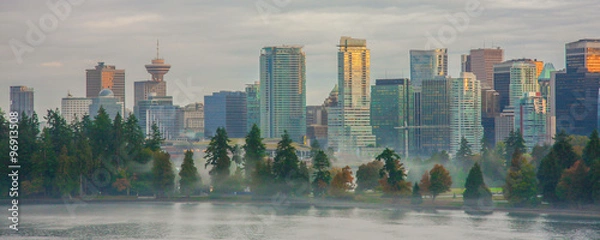 Fototapeta Vancouver Cityscape with Stanley Park / Looking south towards the city of Vancouver from Vancouver Harbour.  The trees are a part of Stanley Park.