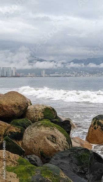 Fototapeta waves crashing on rocks