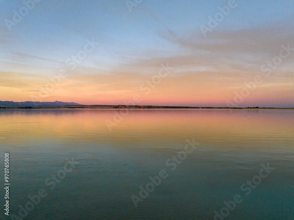 Fototapeta Puesta de sol en un embalse de Aragon