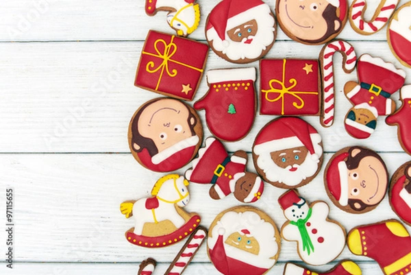 Fototapeta Christmas red gingerbread cookies on wooden background