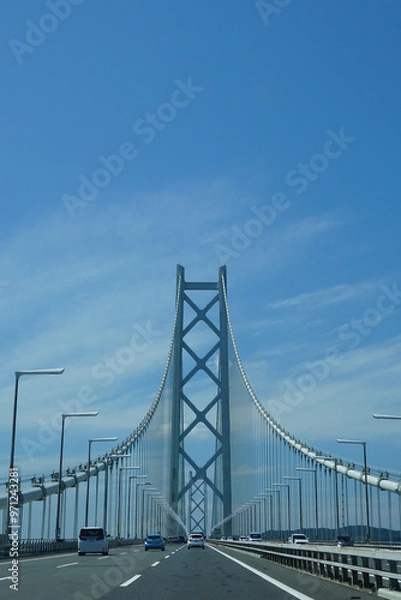 Obraz 真っ直ぐそびえ立つ巨大な橋の直線道路