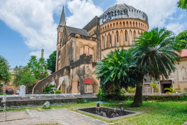 Obraz In Stone town, you can visit the cathedral and the exhibition where the slave trade took place and confront the evils of the past.