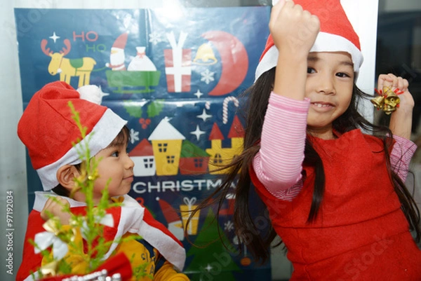 Obraz クリスマスを楽しむ姉弟