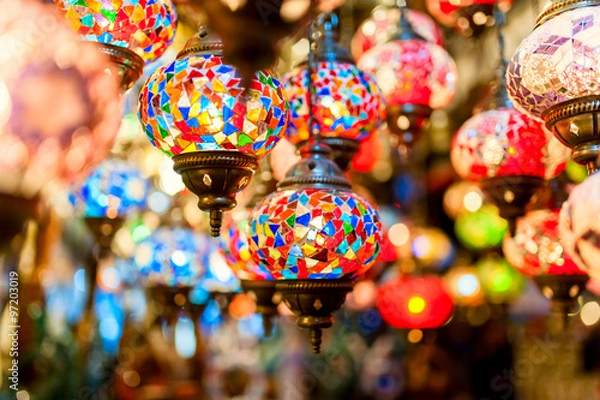 Obraz Tradycyjne vintage tureckie lampy w Wielkim Bazarze w Stanbu